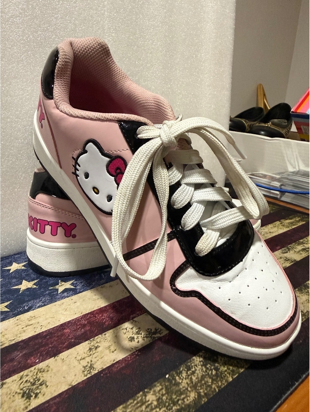 Hello Kitty Sanrio Women’s Size 9 Pink Black White Sneakers Kawaii Y2K Coquette
